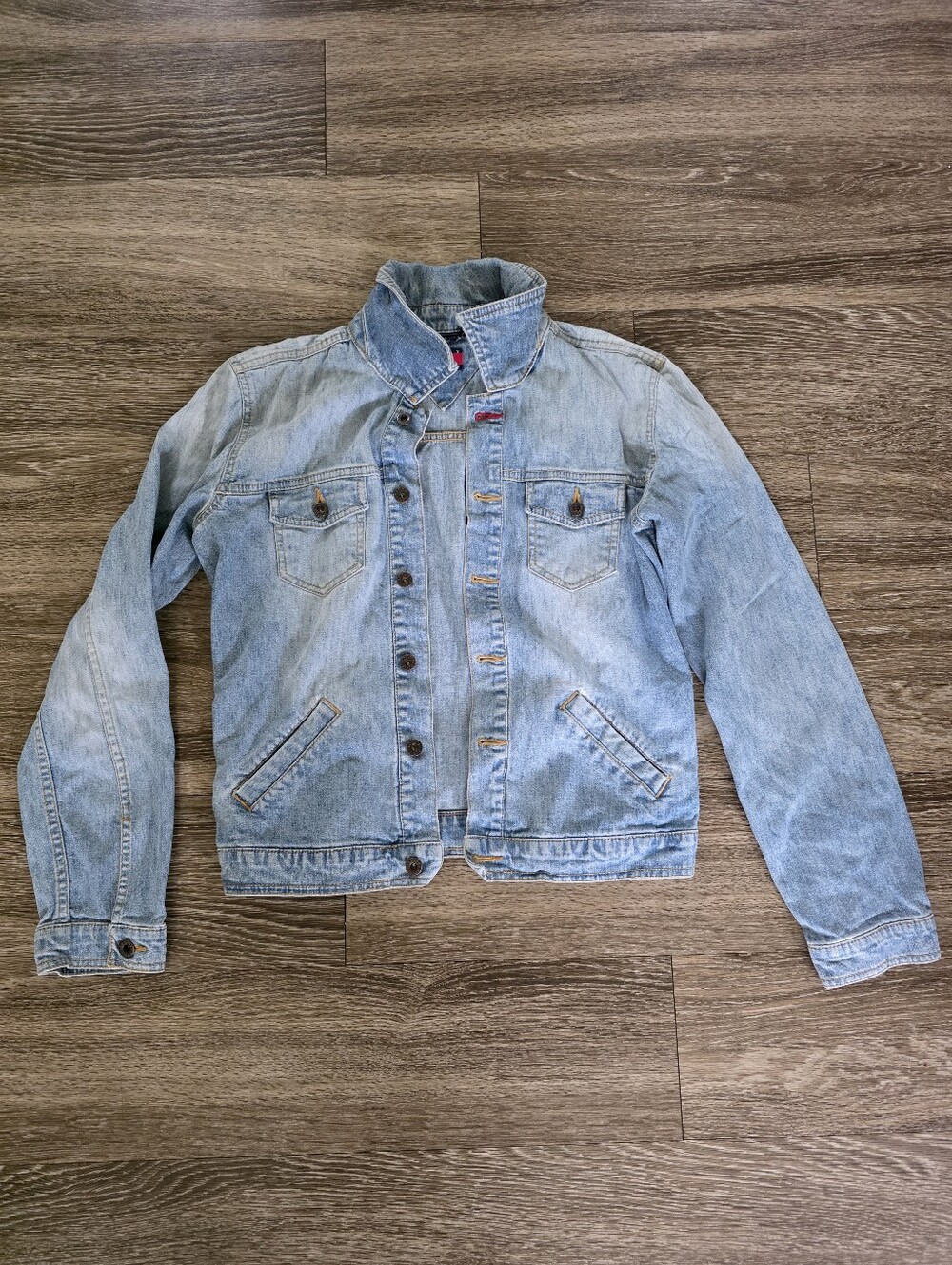 Tommy Jeans Light Wash Denim Jacket – Size Small 🩵